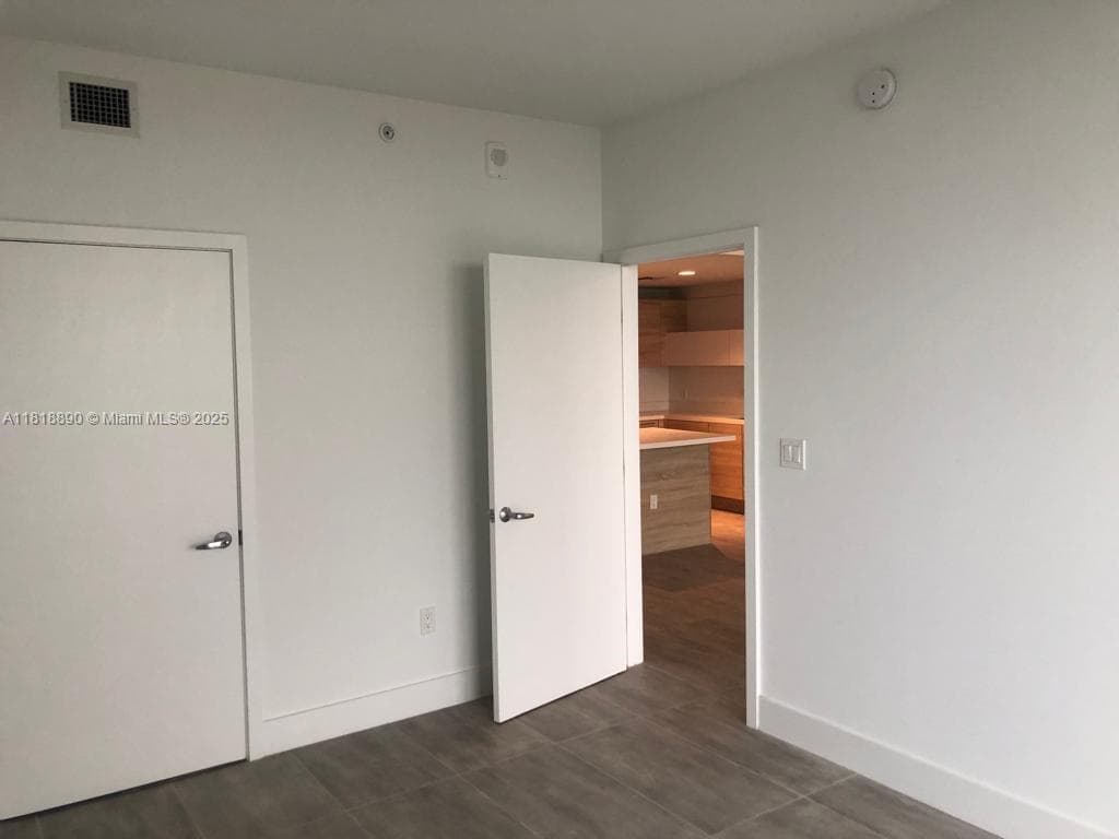 16385 Biscayne Blvd # 1005, North Miami Beach FL 33160 — 31