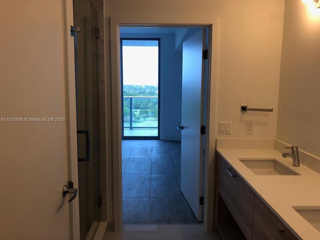 16385 Biscayne Blvd # 1005, North Miami Beach FL 33160 — 39