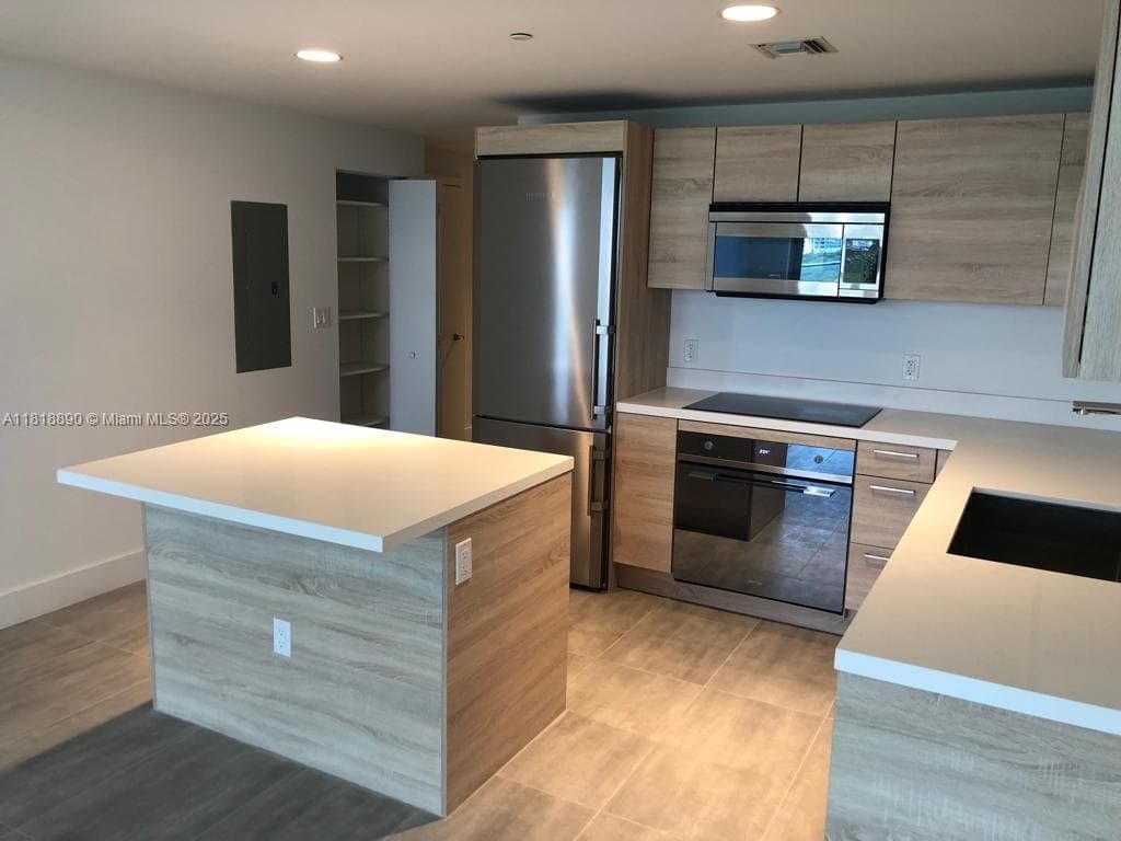 16385 Biscayne Blvd # 1005, North Miami Beach FL 33160 — 4