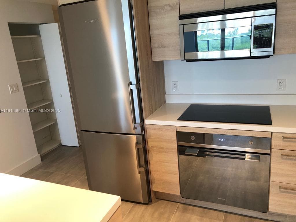 16385 Biscayne Blvd # 1005, North Miami Beach FL 33160 — 8