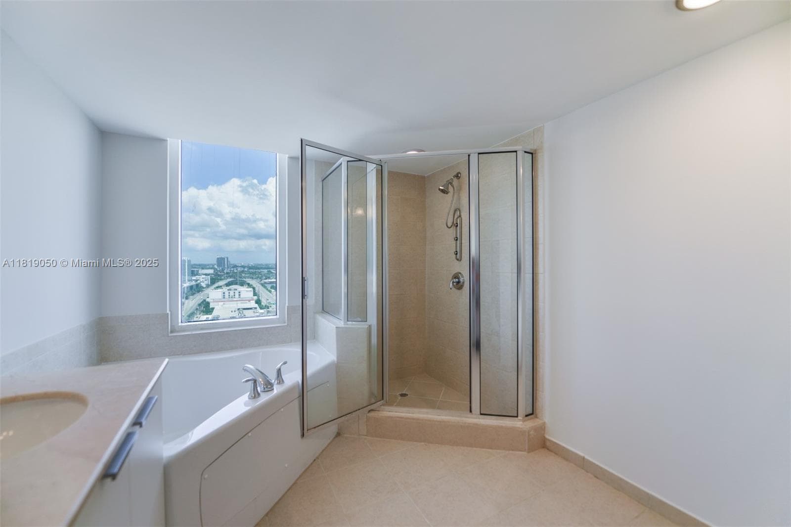 16699 Collins Ave # 2107, Sunny Isles Beach FL 33160 — 17