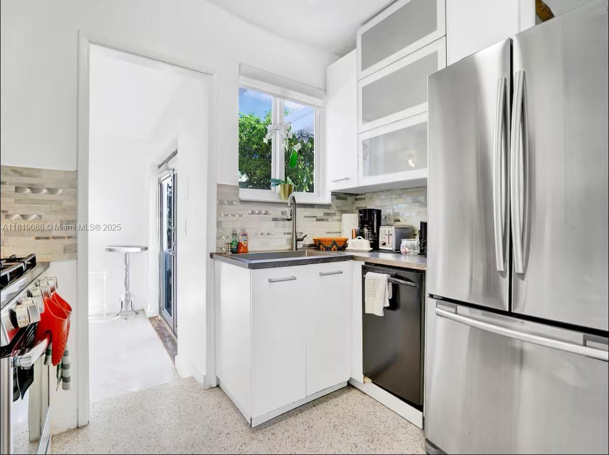 7537 W Treasure Dr, North Bay Village FL 33141 — 7