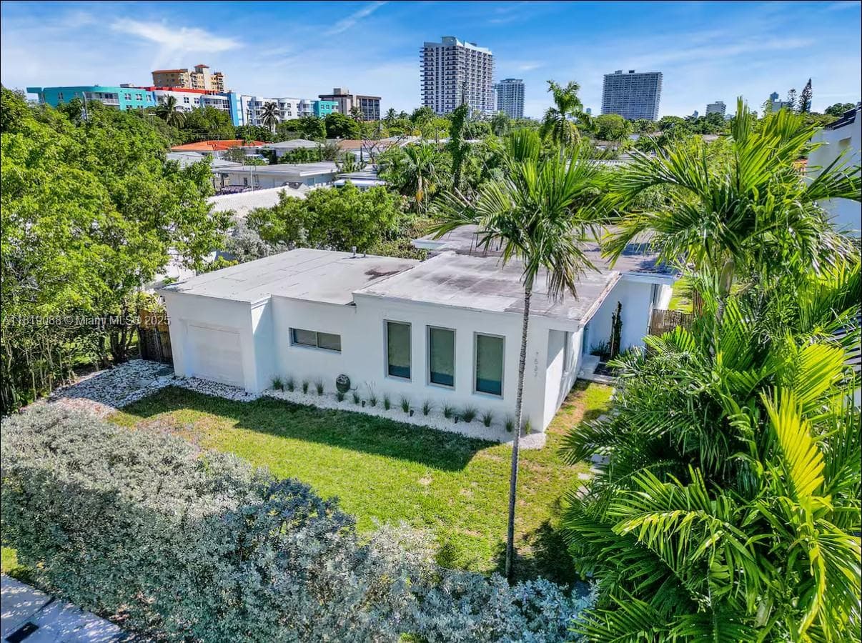 7537 W Treasure Dr, North Bay Village FL 33141 — 1