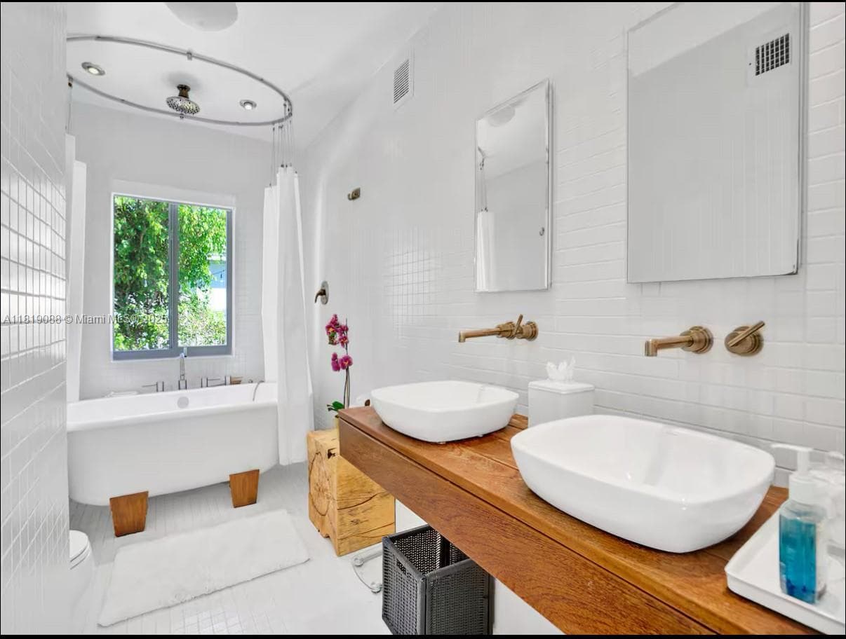 7537 W Treasure Dr, North Bay Village FL 33141 — 15