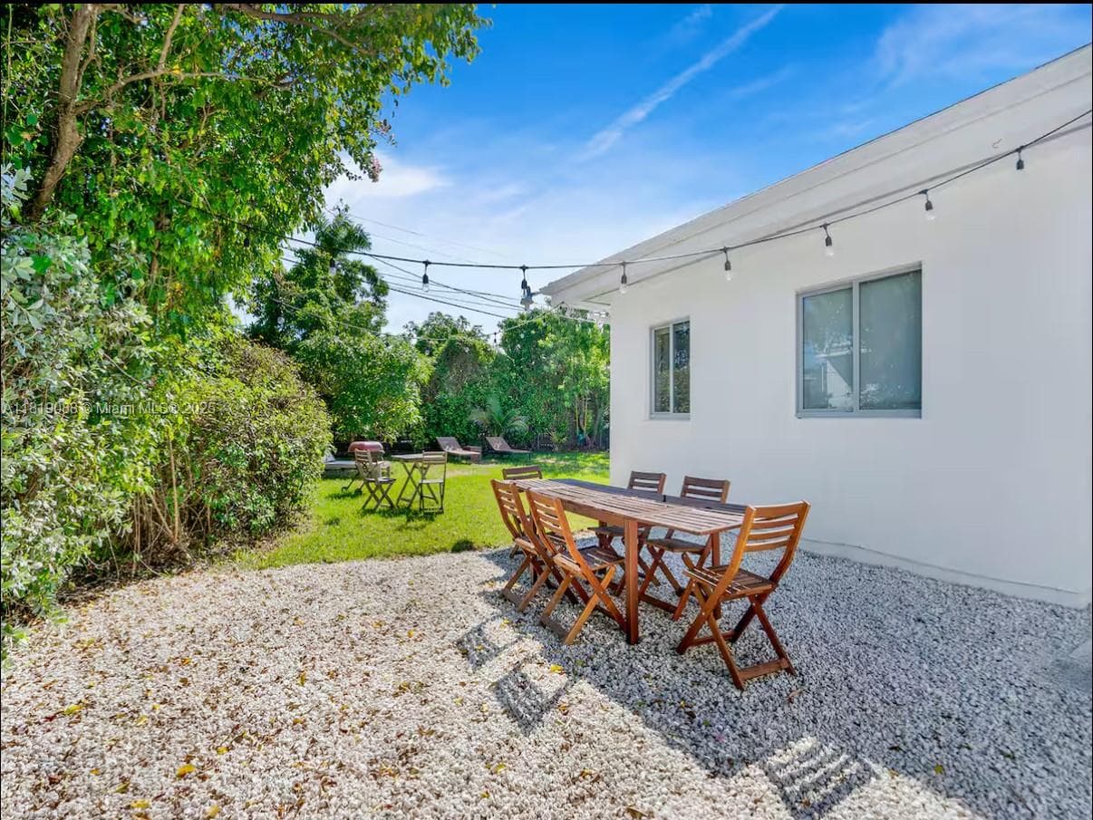 7537 W Treasure Dr, North Bay Village FL 33141 — 19
