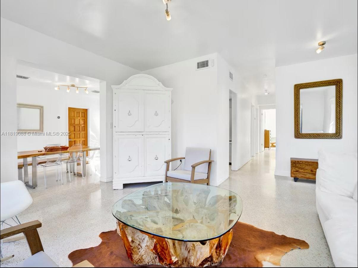 7537 W Treasure Dr, North Bay Village FL 33141 — 4