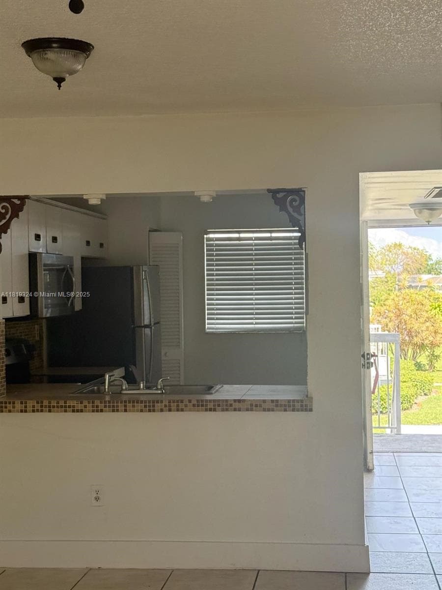 438 NE 210th Cir Ter # 4B, Miami FL 33179 — 4