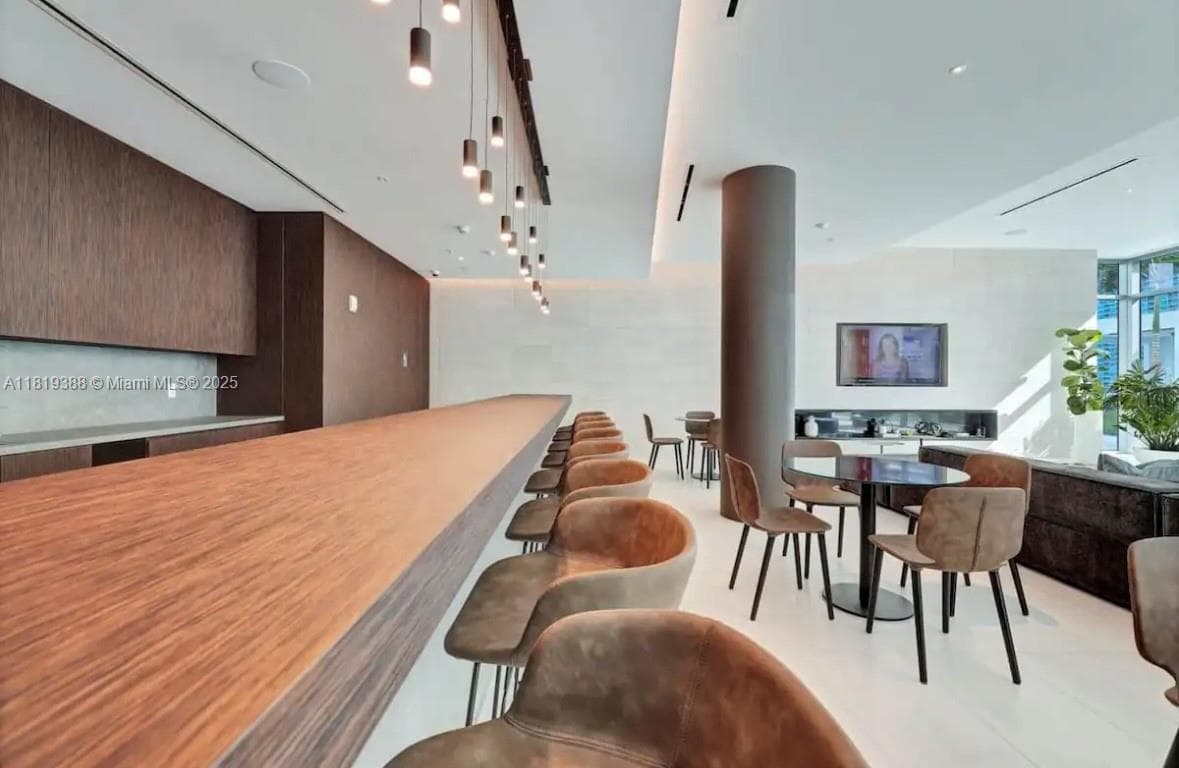 3900 Biscayne Blvd # 1011, Miami FL 33137 — 40