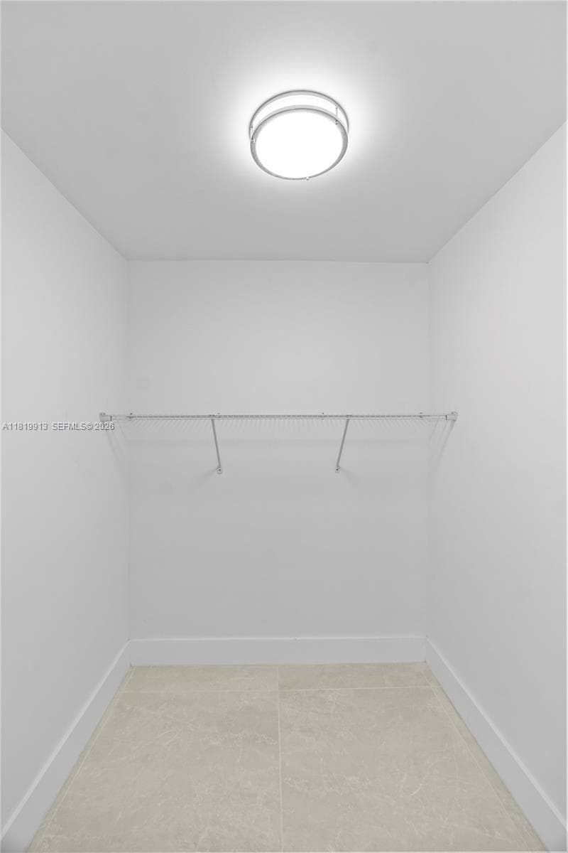 5055 Collins Ave # 14H, Miami Beach FL 33140 — 35