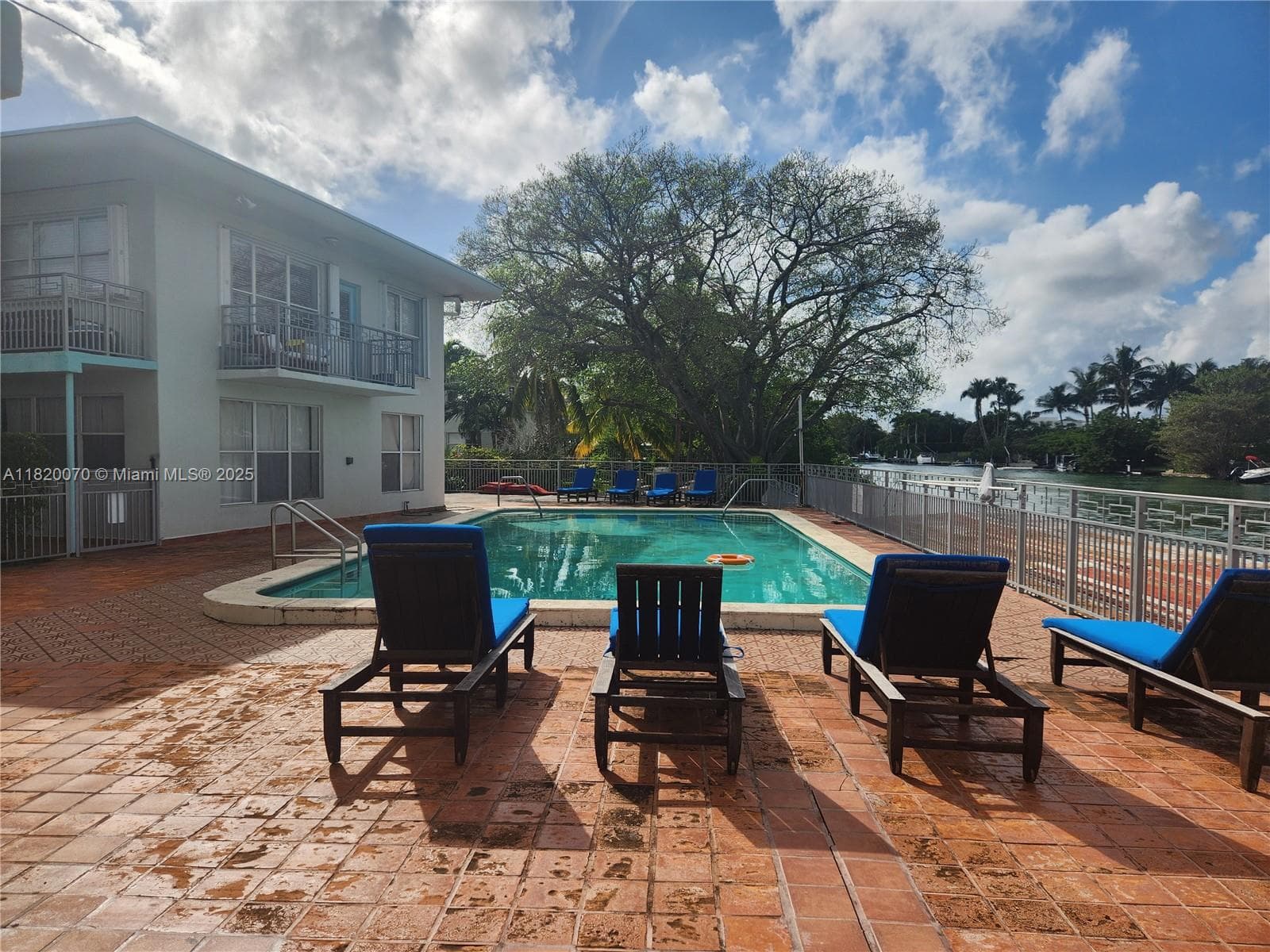 1239 Marseille Dr # 4, Miami Beach FL 33141 — 2
