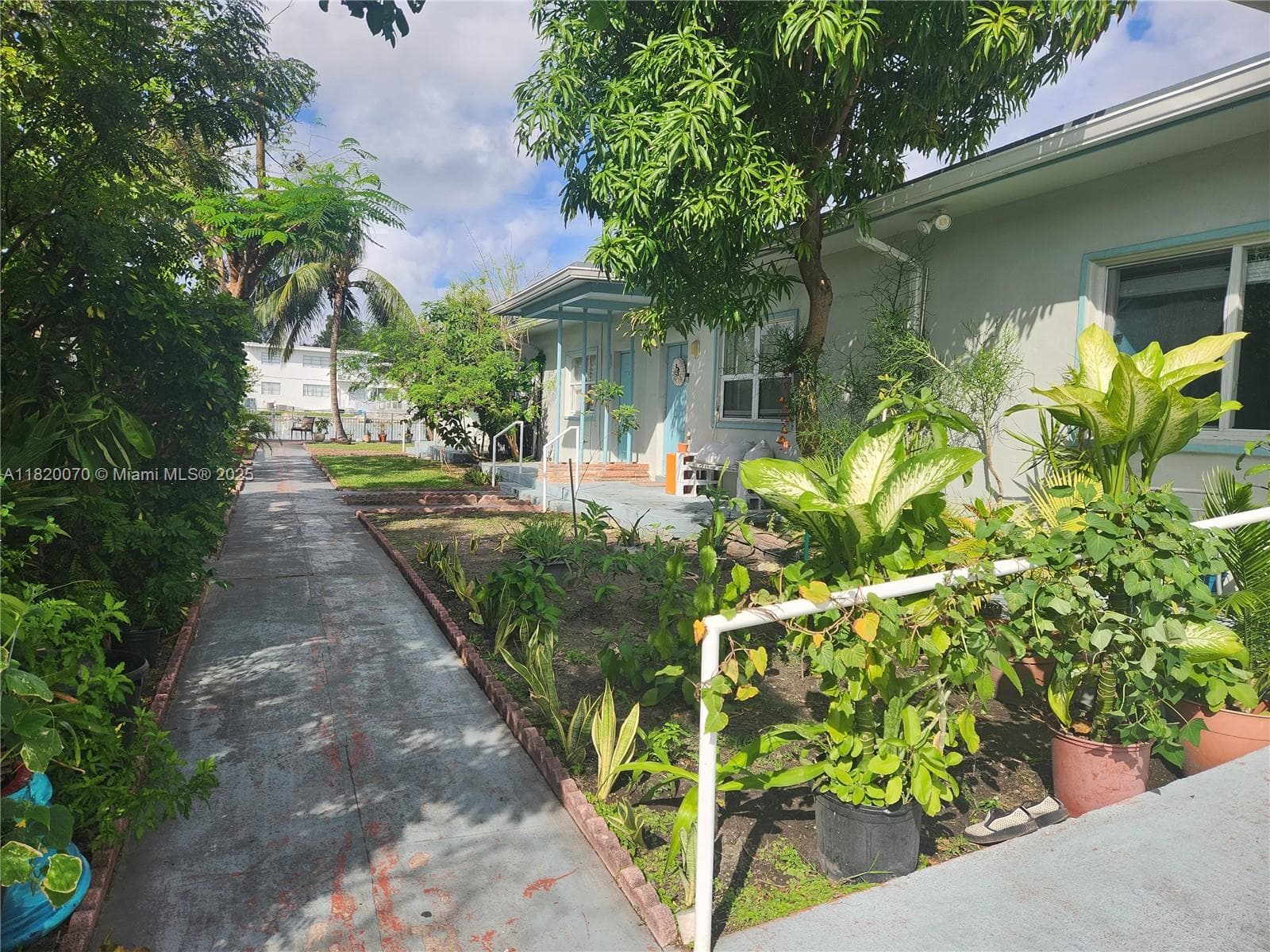 1239 Marseille Dr # 4, Miami Beach FL 33141 — 4