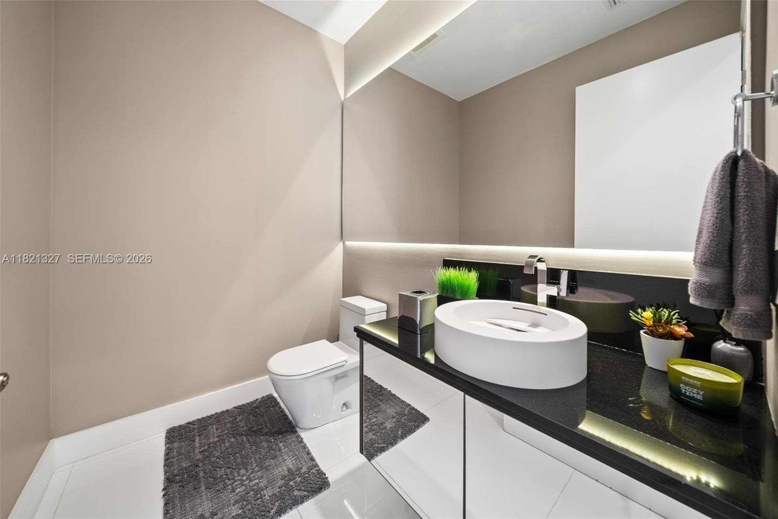 15901 Collins Ave # 3302, Sunny Isles Beach FL 33160 — 32