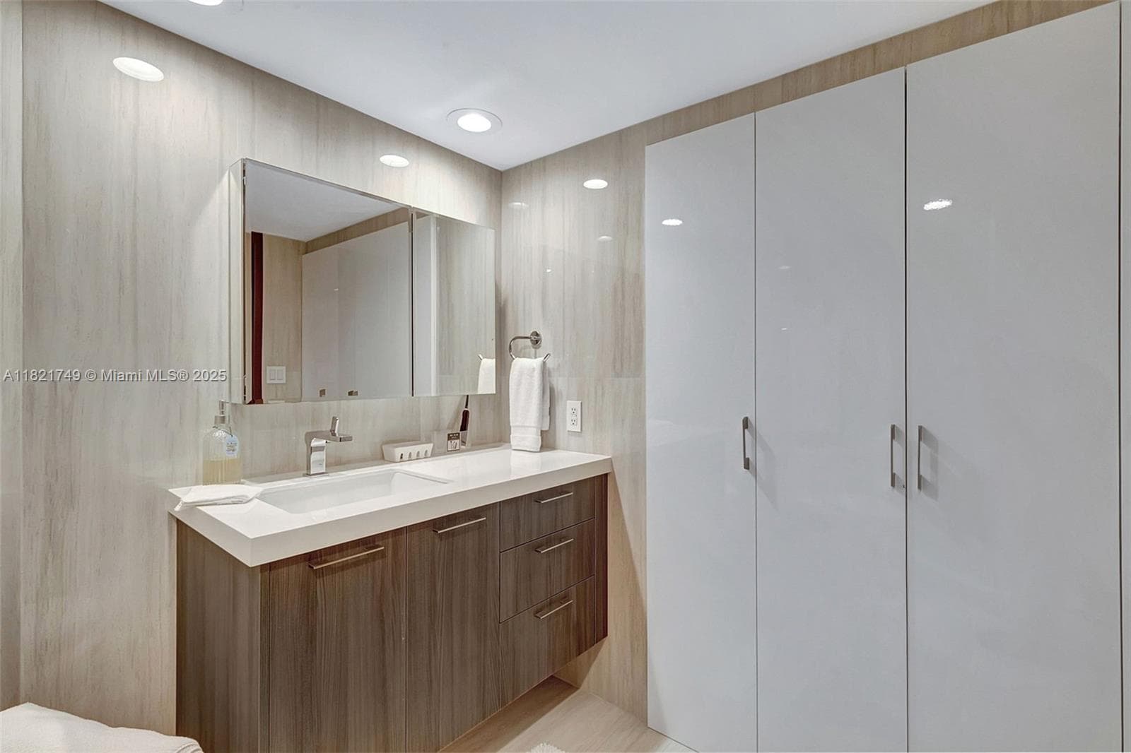 16425 Collins Ave # 311, Sunny Isles Beach FL 33160 — 26