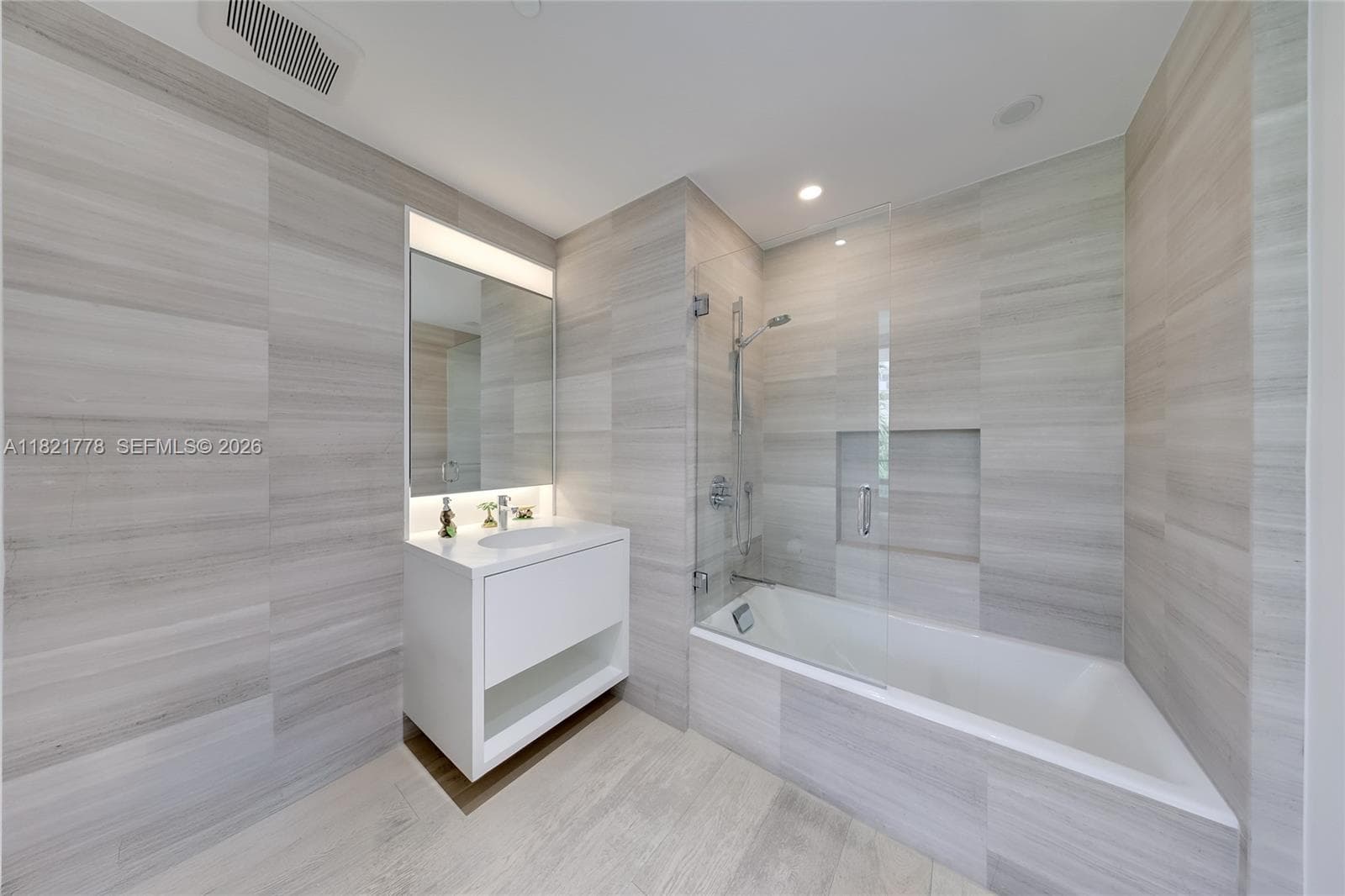 300 Collins Ave # 3D, Miami Beach FL 33139 — 11