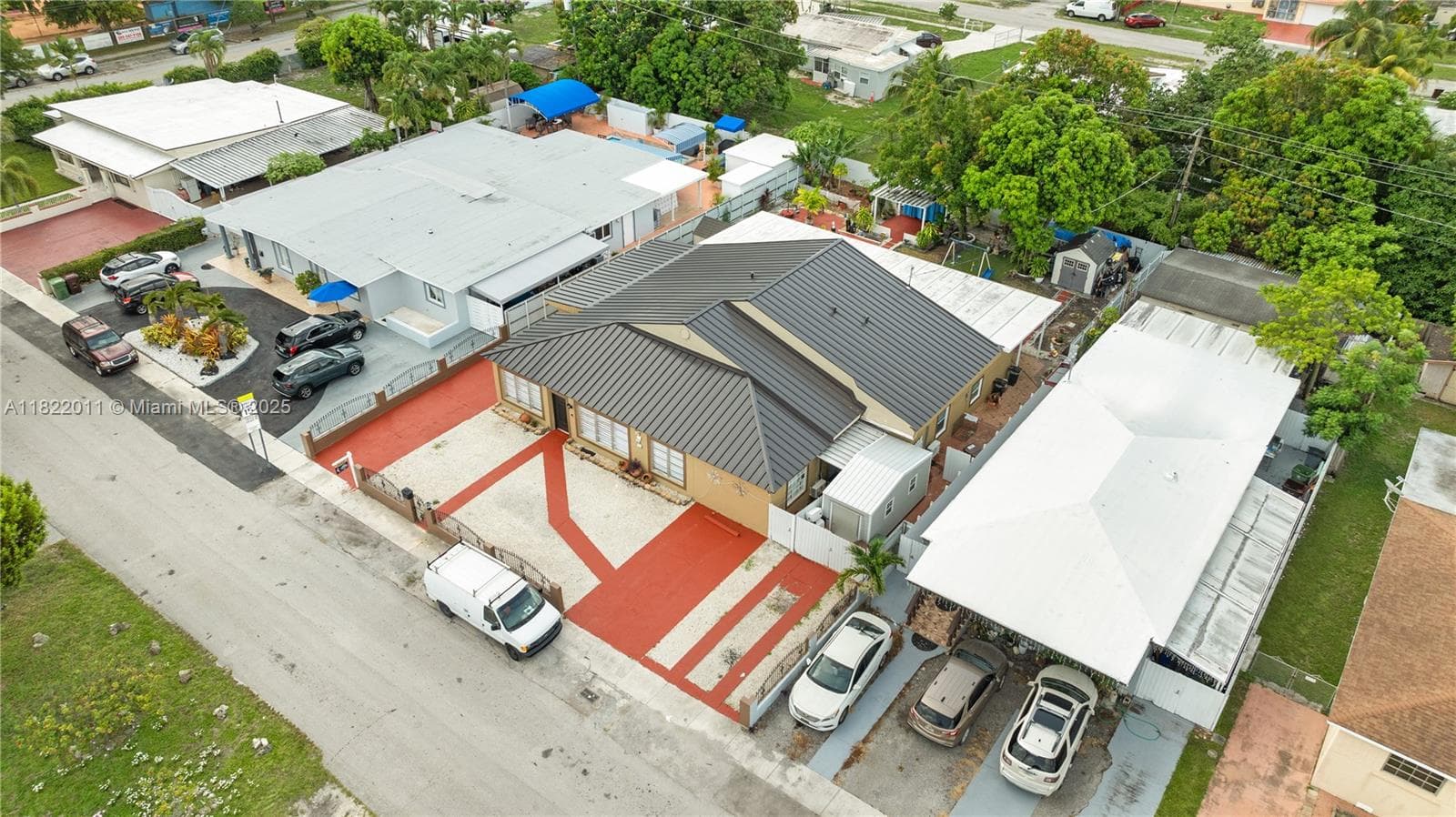 230 W 47th St, Hialeah FL 33012 — 9