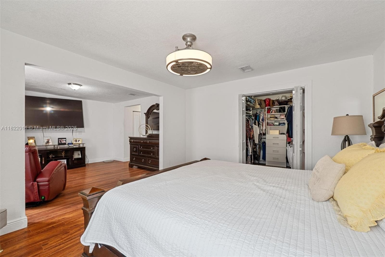 230 W 47th St, Hialeah FL 33012 — 41