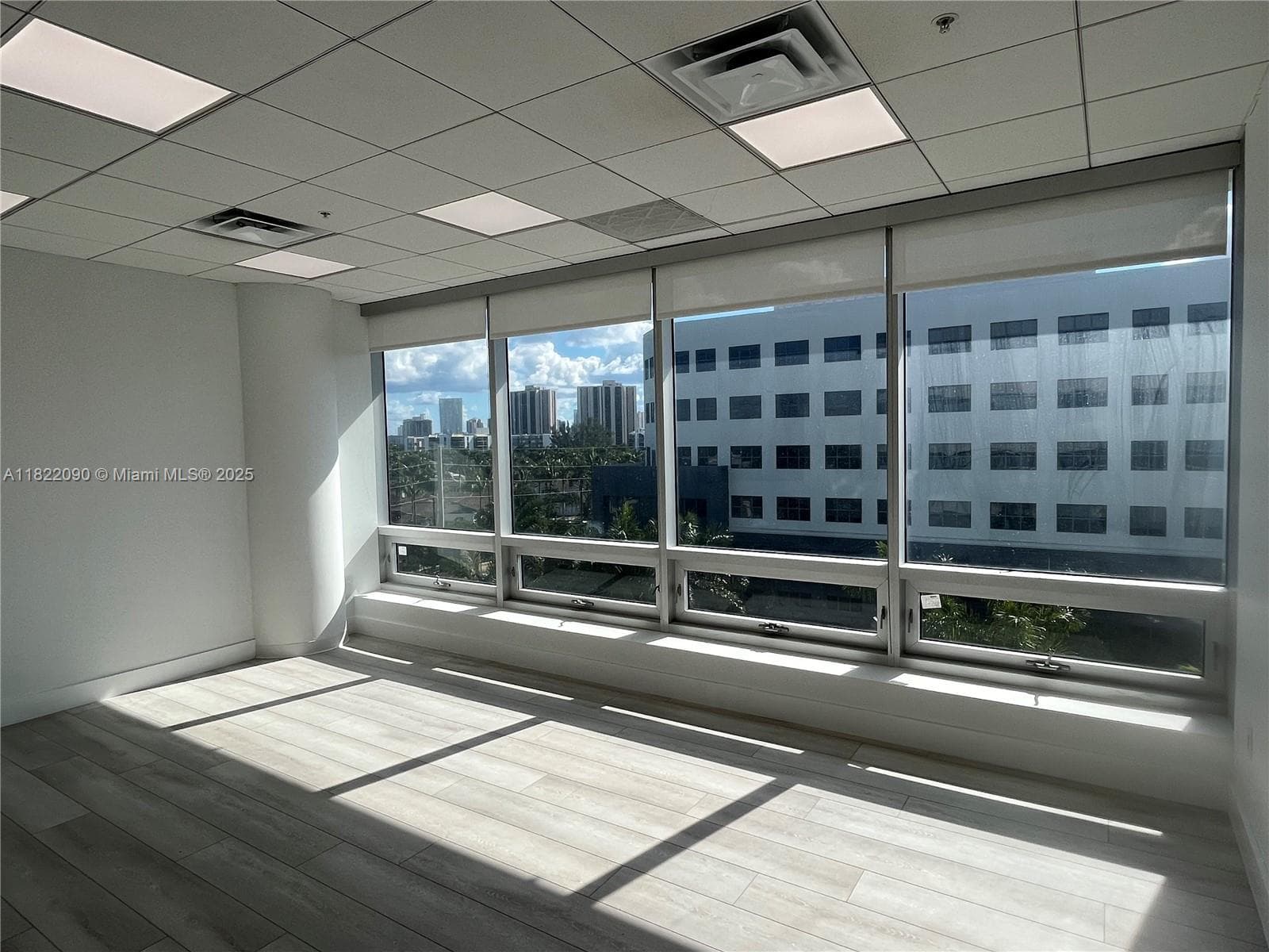 20900 NE 30th Ave # 412, Aventura FL 33180 — 1