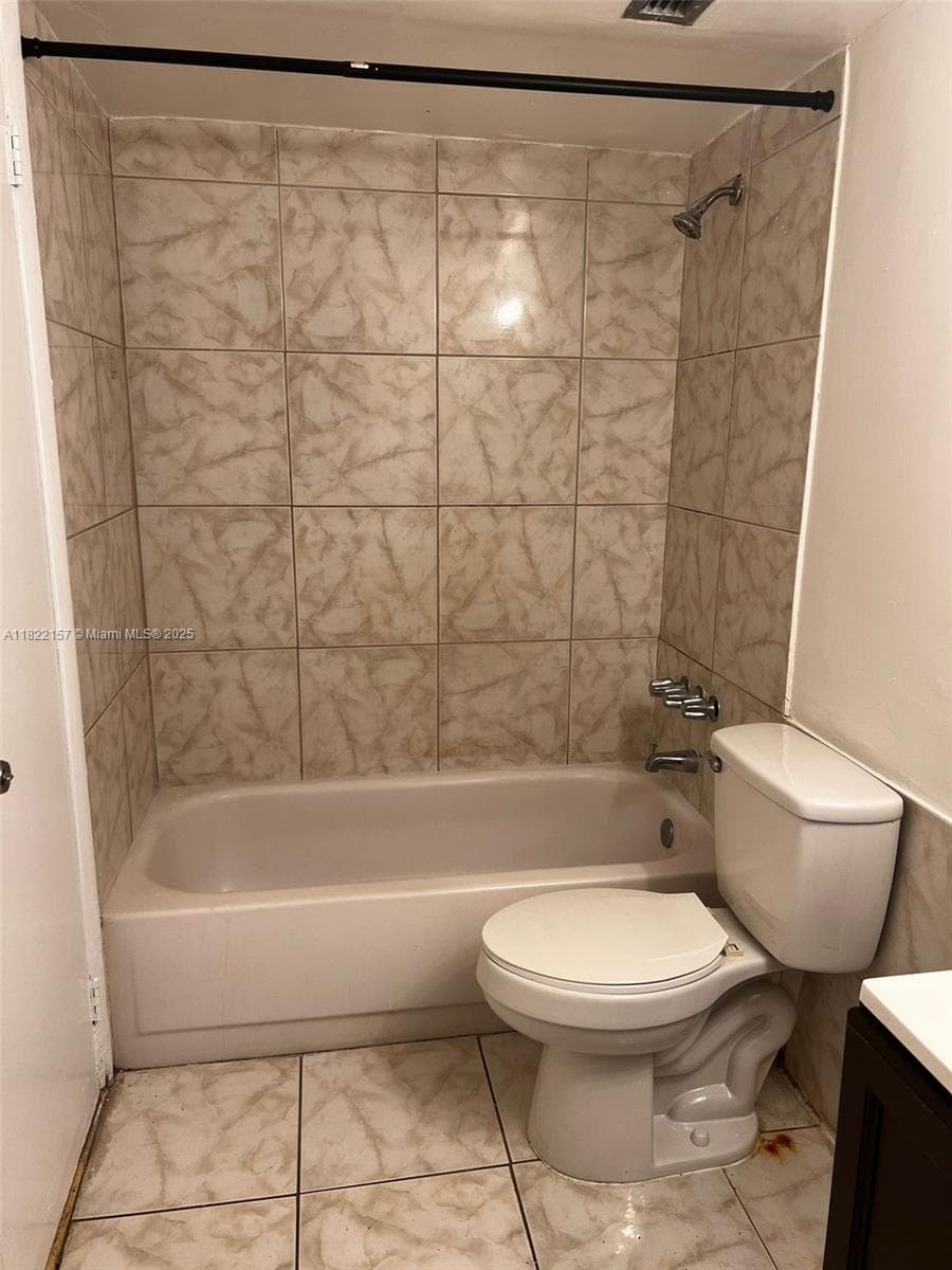498 NW 165th St Rd # D303, Miami FL 33169 — 5