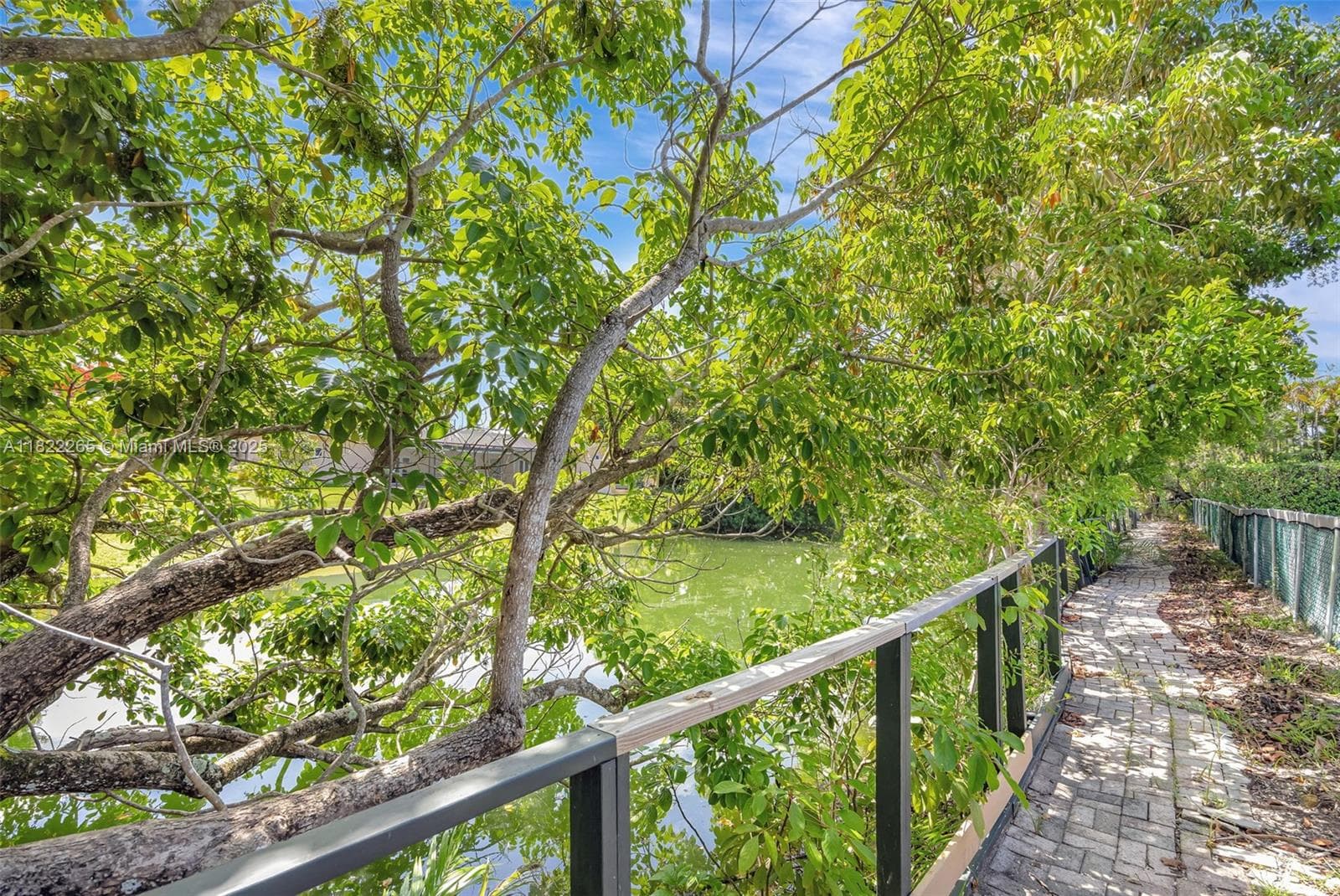 11230 SW 69th Ct, Pinecrest FL 33156 — 32