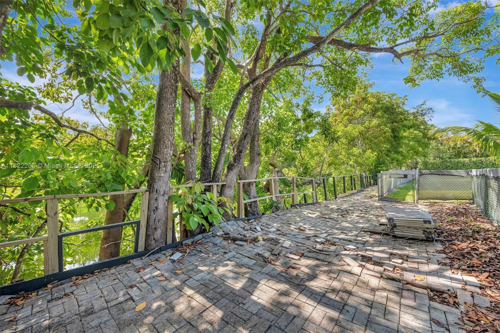 11230 SW 69th Ct, Pinecrest FL 33156 — 82