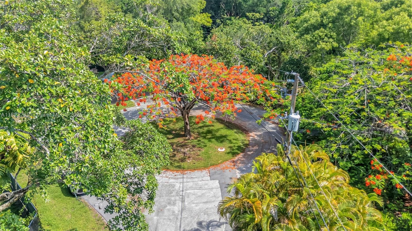 11230 SW 69th Ct, Pinecrest FL 33156 — 33