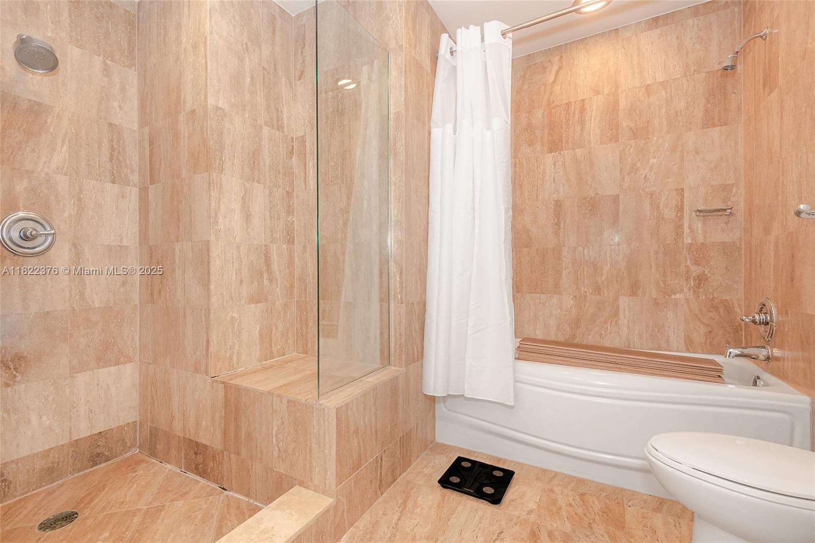 300 S Biscayne Blvd # 2612, Miami FL 33131 — 16