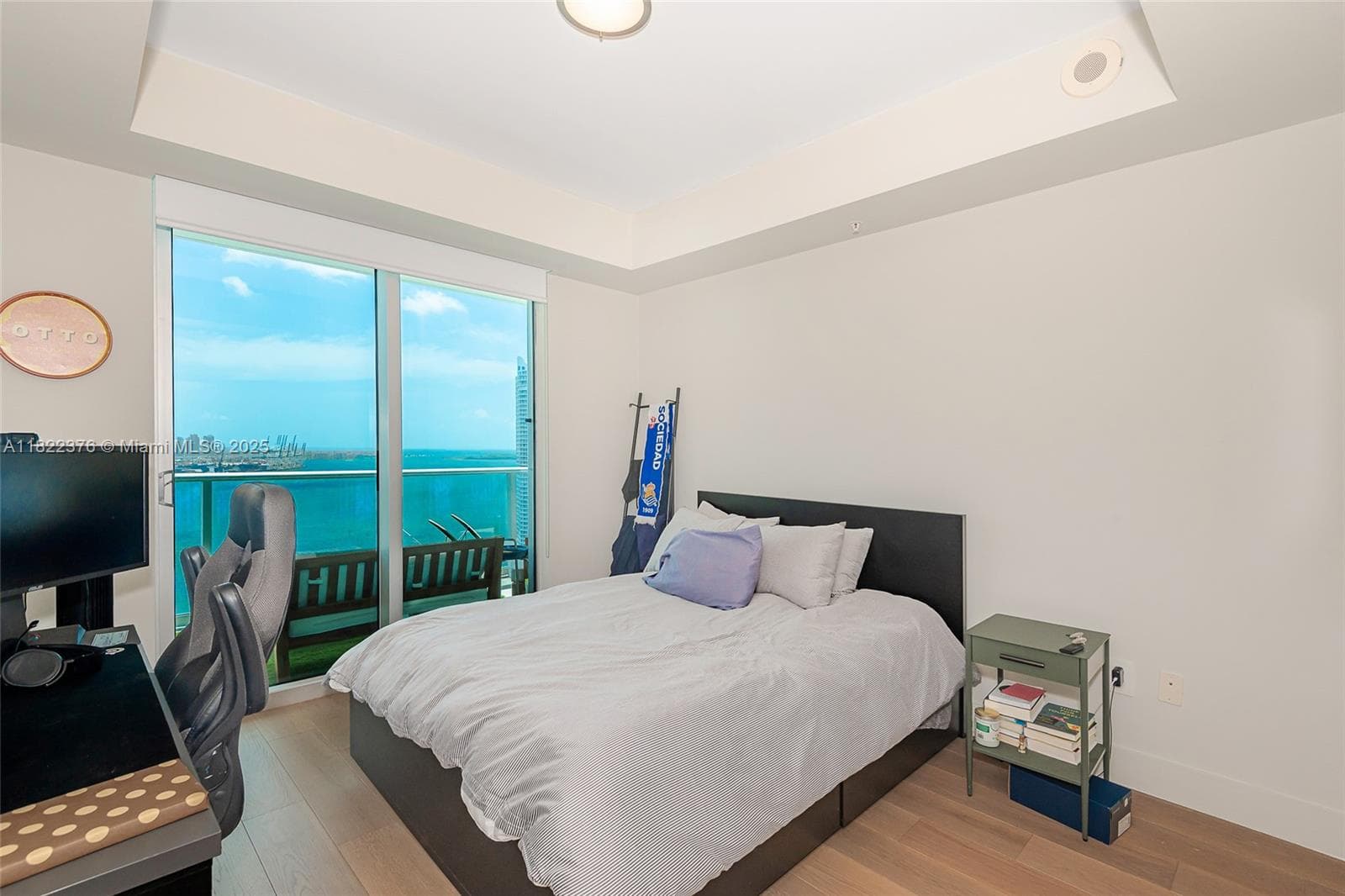300 S Biscayne Blvd # 2612, Miami FL 33131 — 18