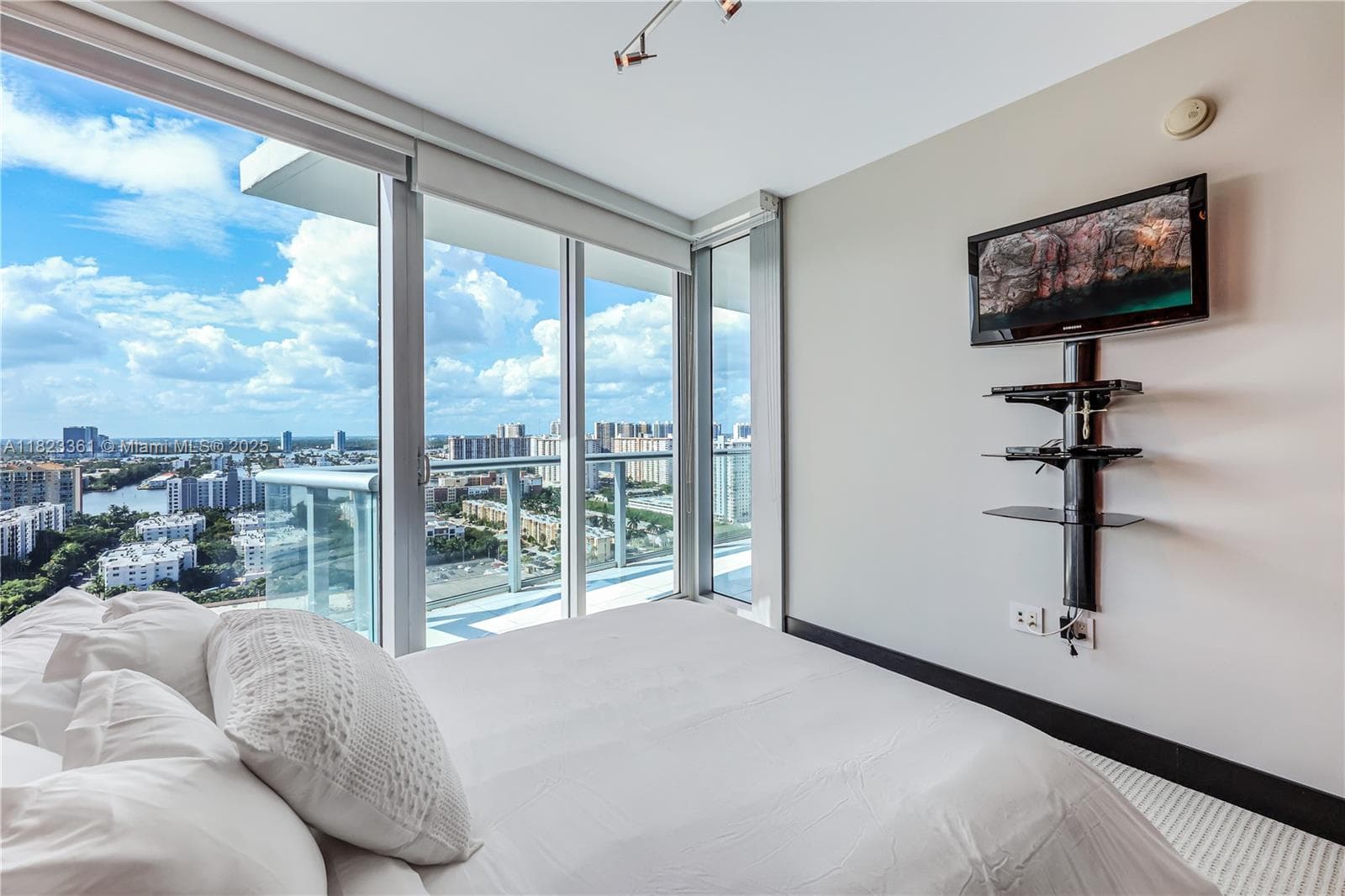 17001 Collins Ave # 2508, Sunny Isles Beach FL 33160 — 25