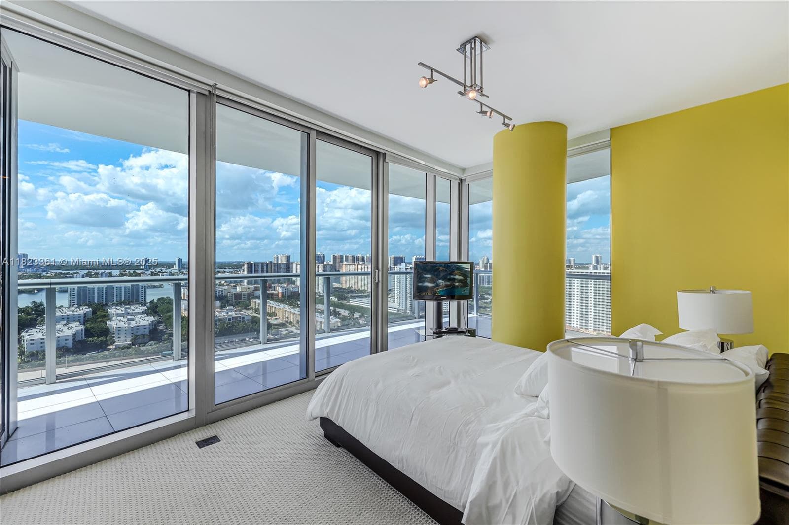 17001 Collins Ave # 2508, Sunny Isles Beach FL 33160 — 21