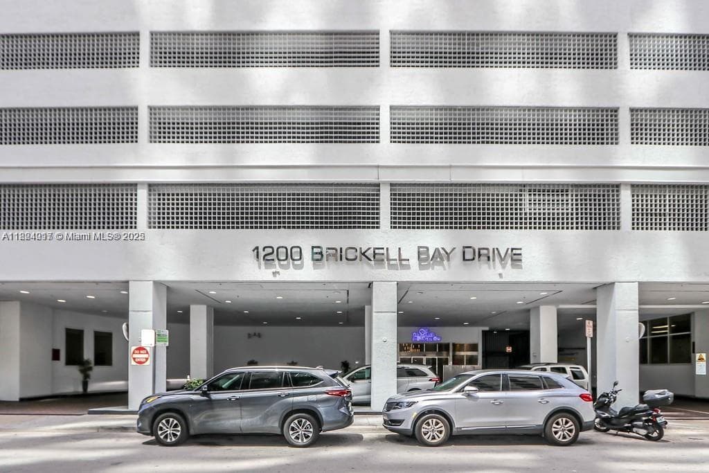 1200 Brickell Bay Dr # 1518, Miami FL 33131 — 23