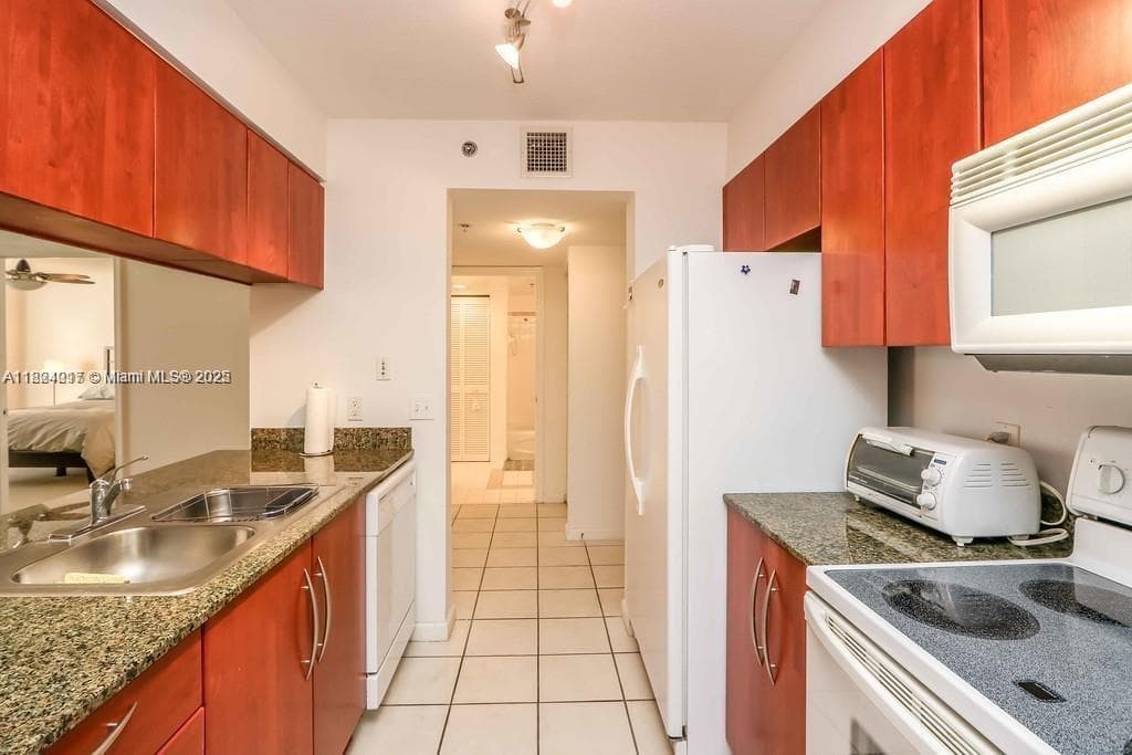 1200 Brickell Bay Dr # 1518, Miami FL 33131 — 17