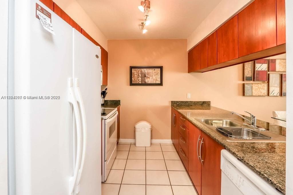 1200 Brickell Bay Dr # 1518, Miami FL 33131 — 16