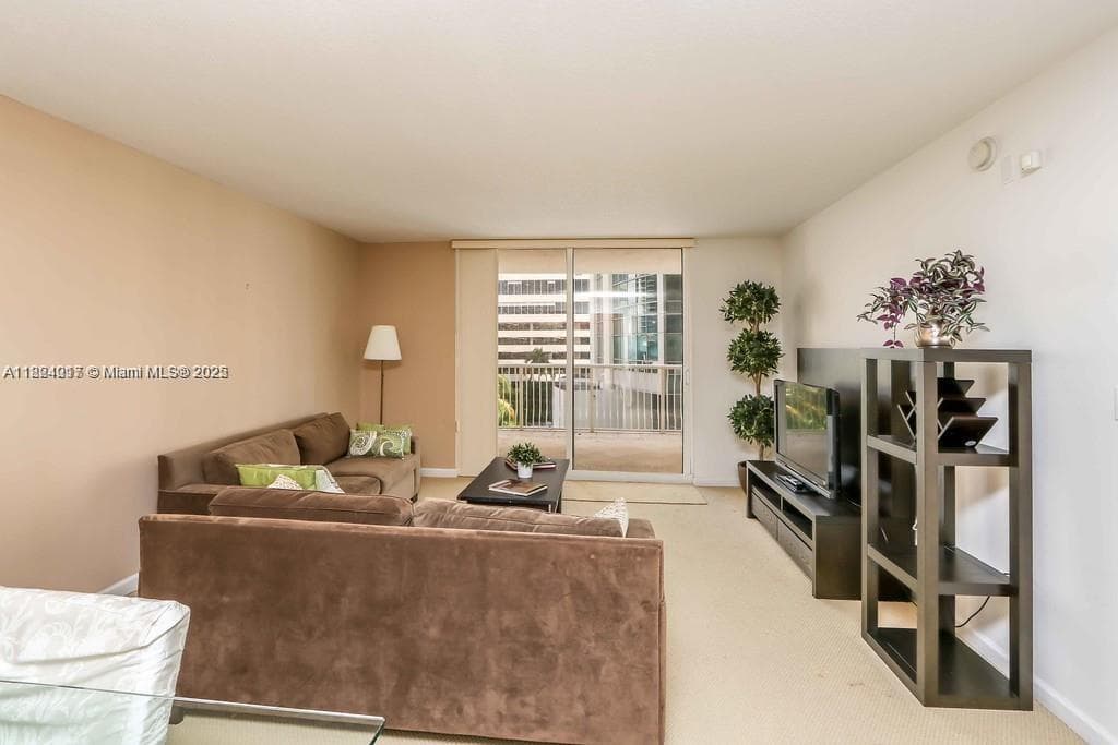 1200 Brickell Bay Dr # 1518, Miami FL 33131 — 15