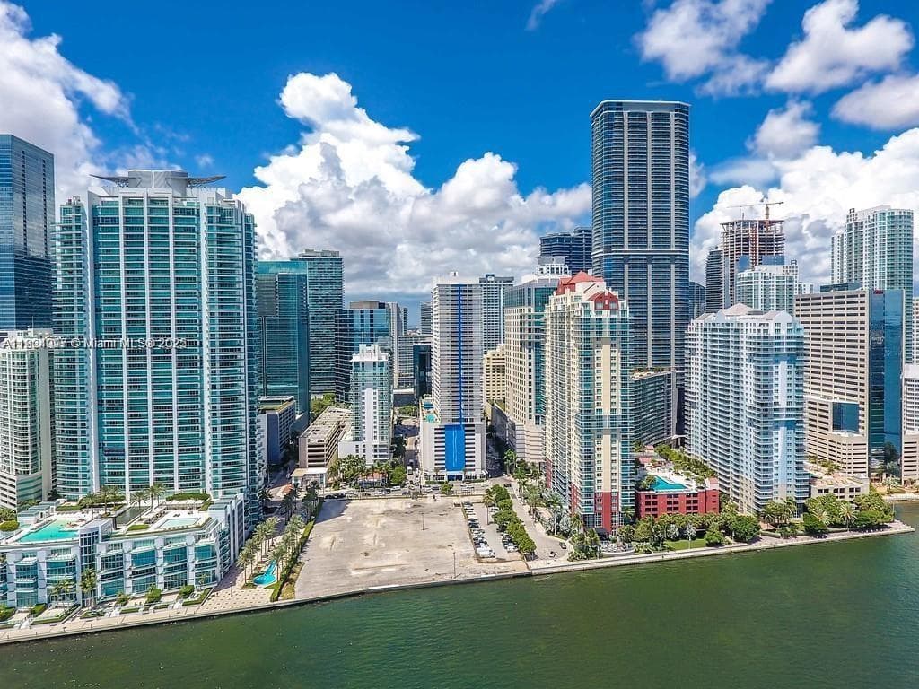 1200 Brickell Bay Dr # 1518, Miami FL 33131 — 25
