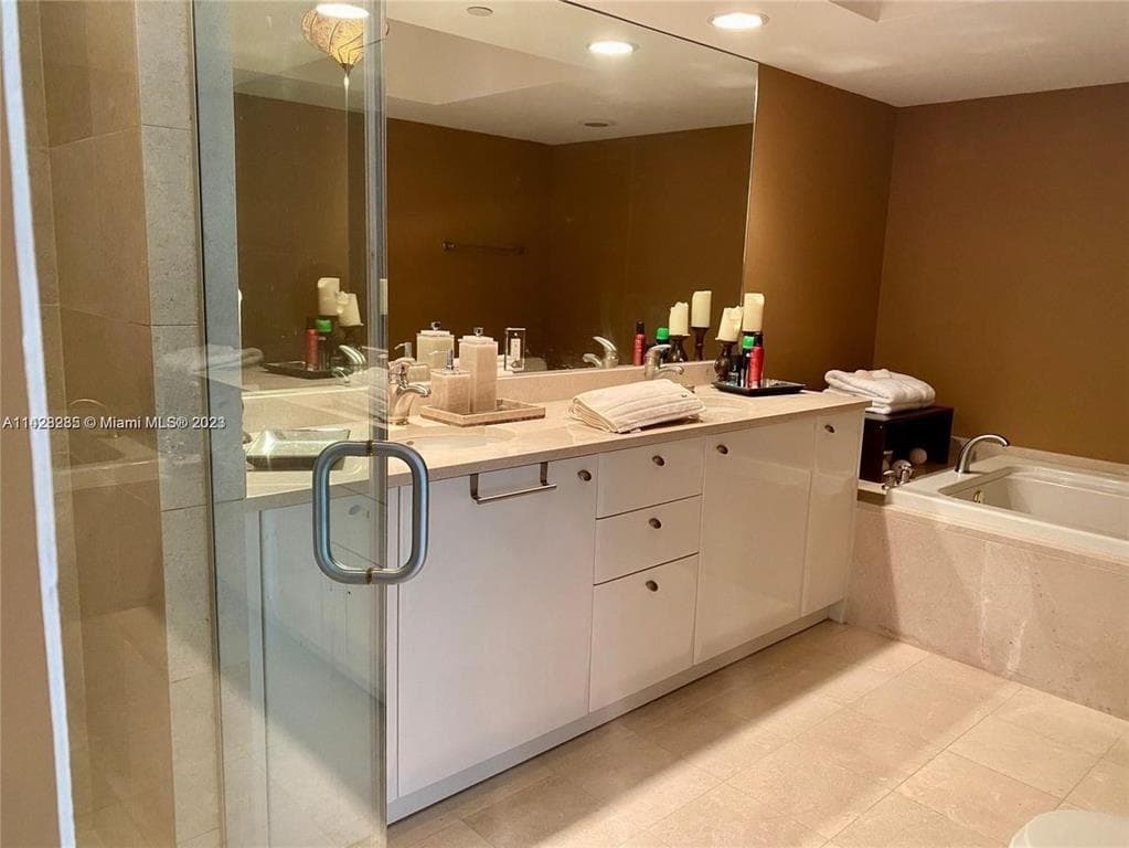 16500 Collins Avenue # 2052, Sunny Isles Beach FL 33160 — 21