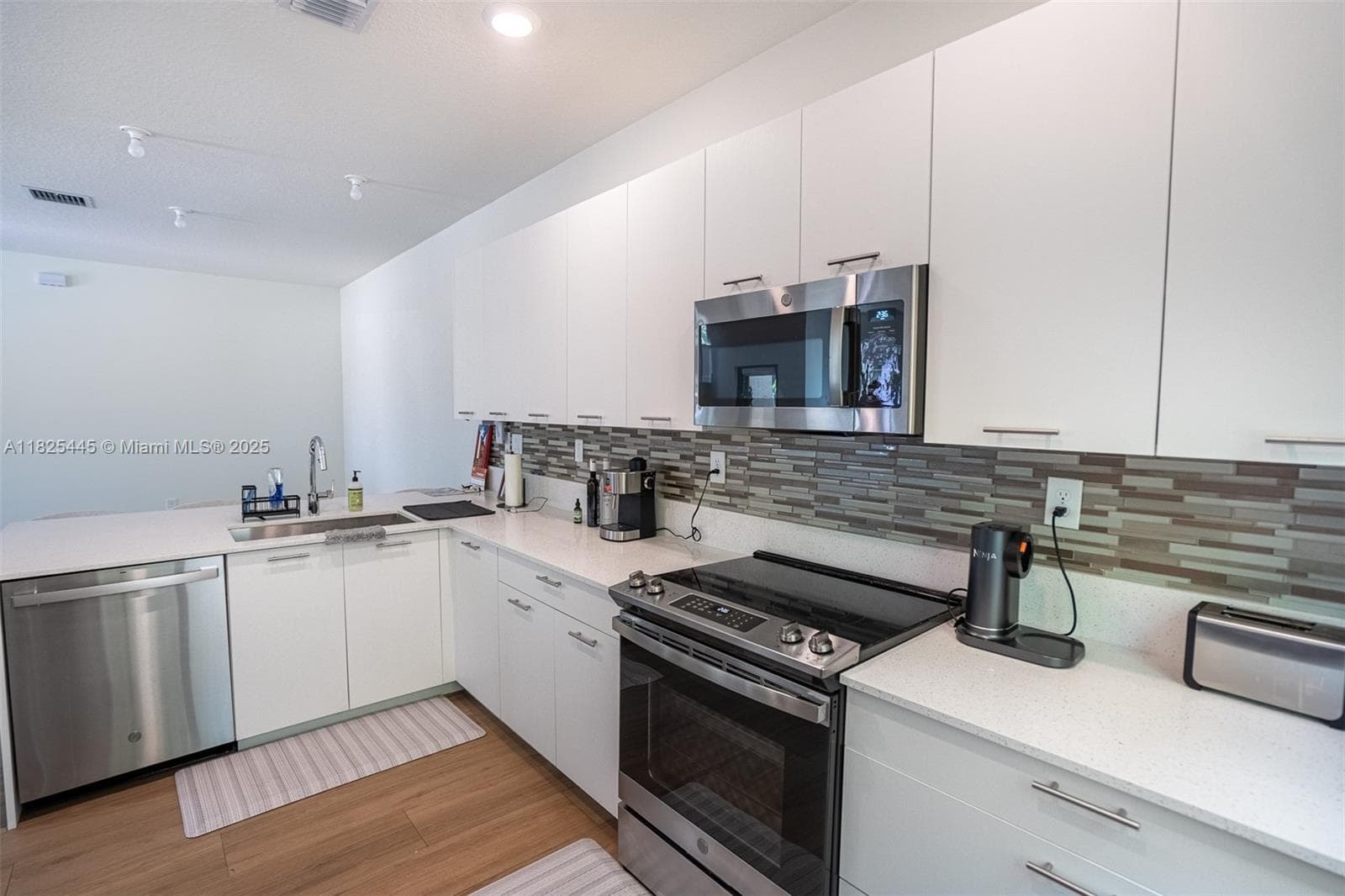 4269 NW 83rd Path, Doral FL 33166 — 8