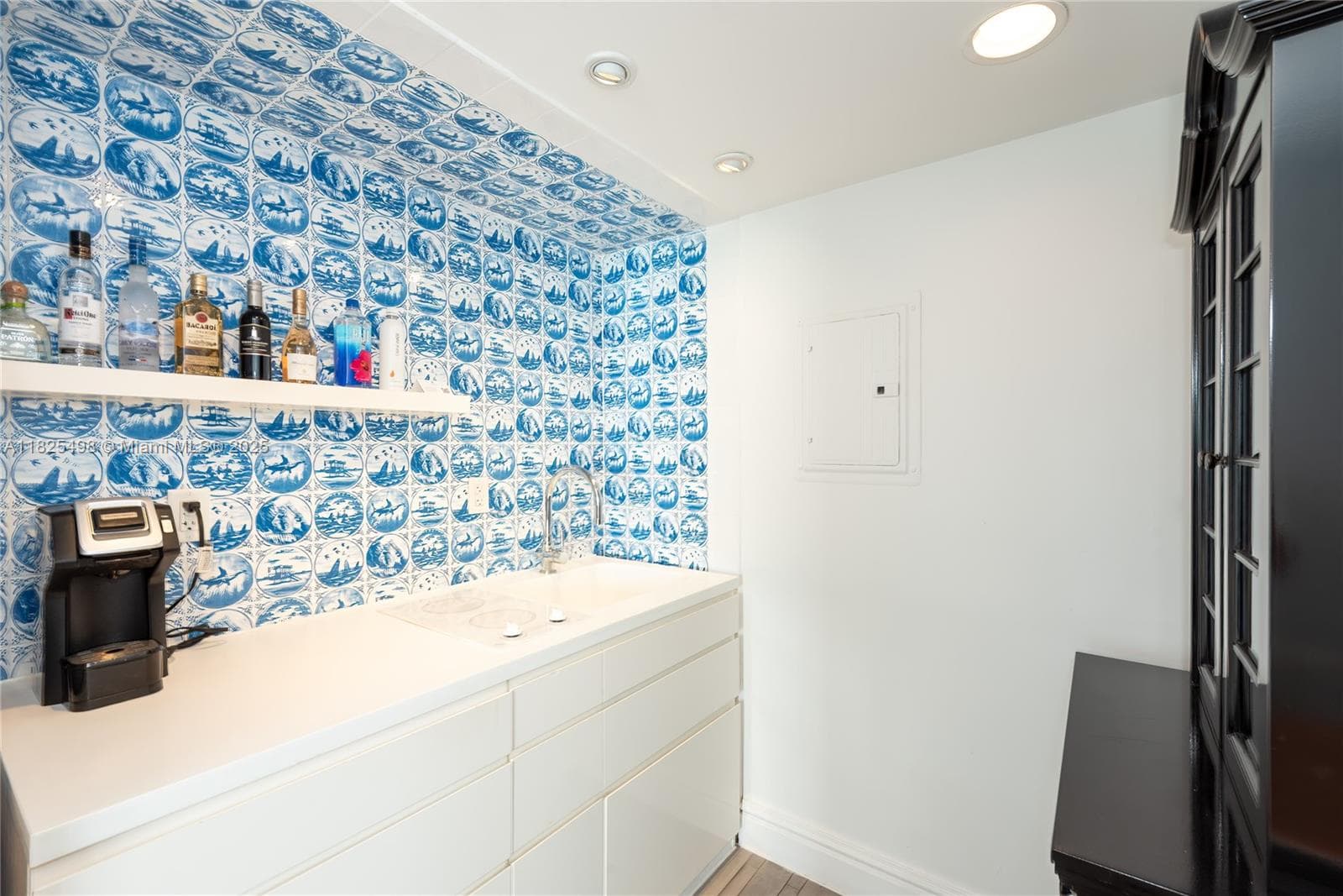 1100 West Ave # 506, Miami Beach FL 33139 — 11