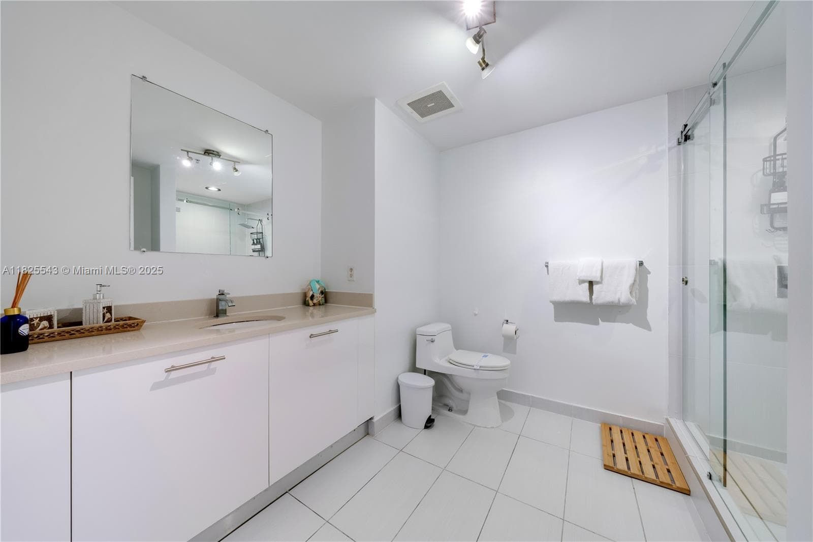3250 NE 1st Ave # 1016, Miami FL 33137 — 16