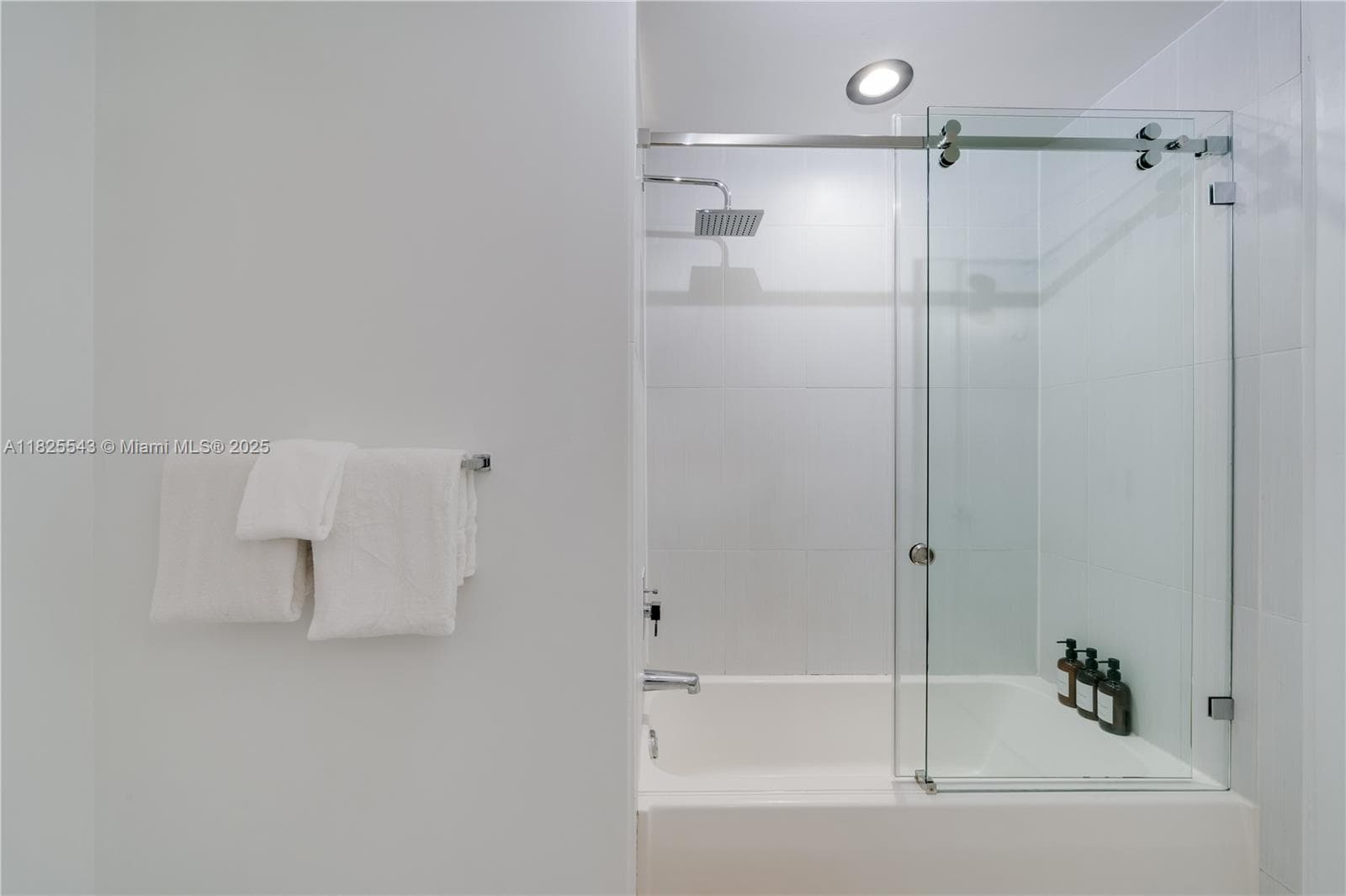 3250 NE 1st Ave # 1016, Miami FL 33137 — 22
