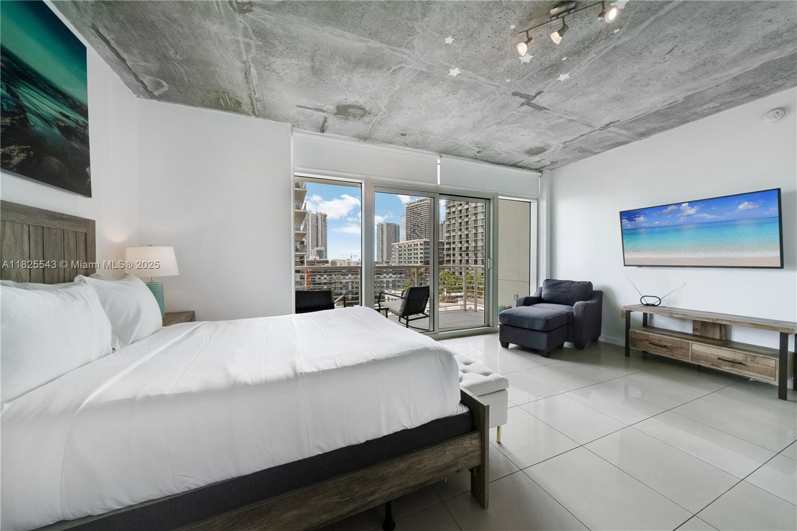 3250 NE 1st Ave # 1016, Miami FL 33137 — 14