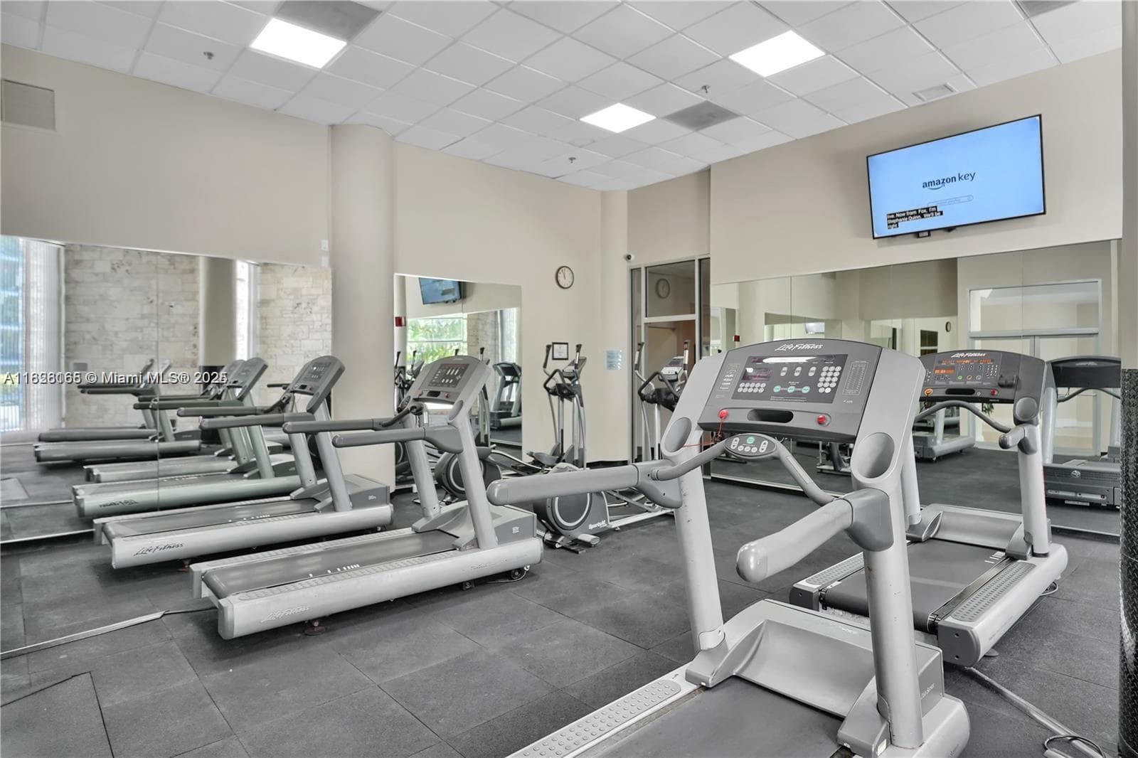 5151 Collins Ave # 535, Miami Beach FL 33140 — 32