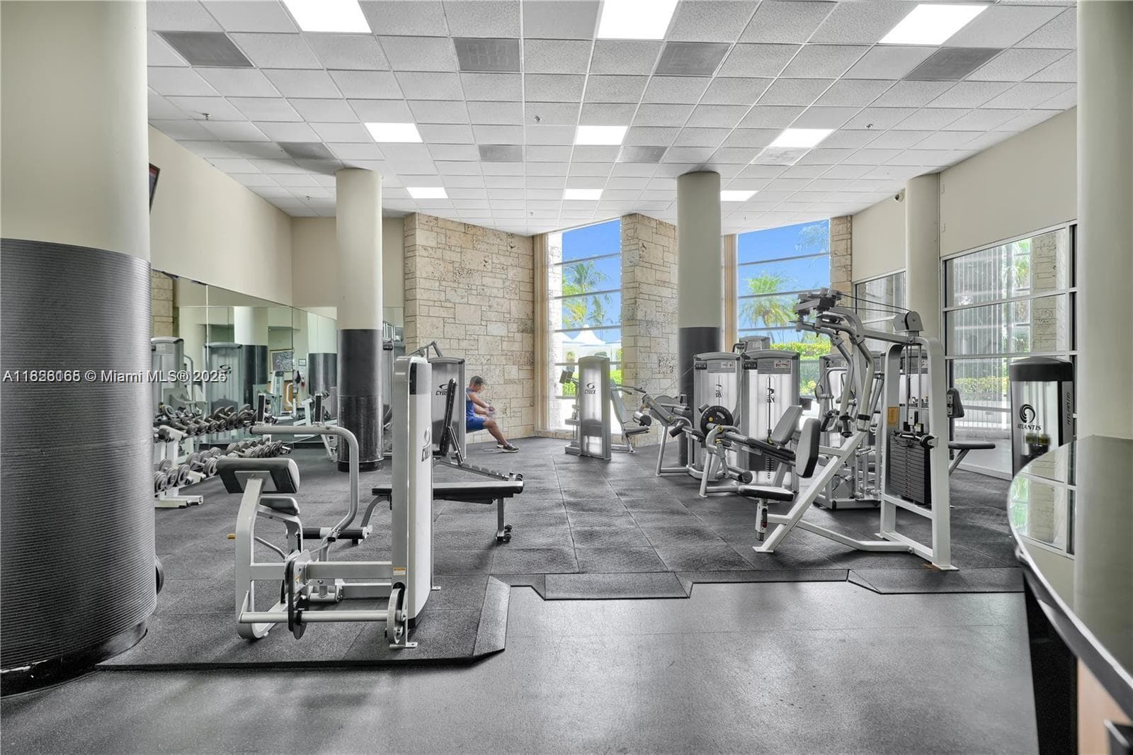 5151 Collins Ave # 535, Miami Beach FL 33140 — 34