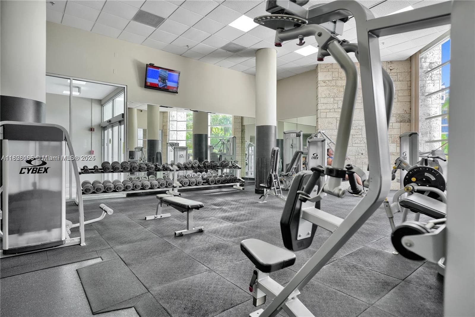 5151 Collins Ave # 535, Miami Beach FL 33140 — 33