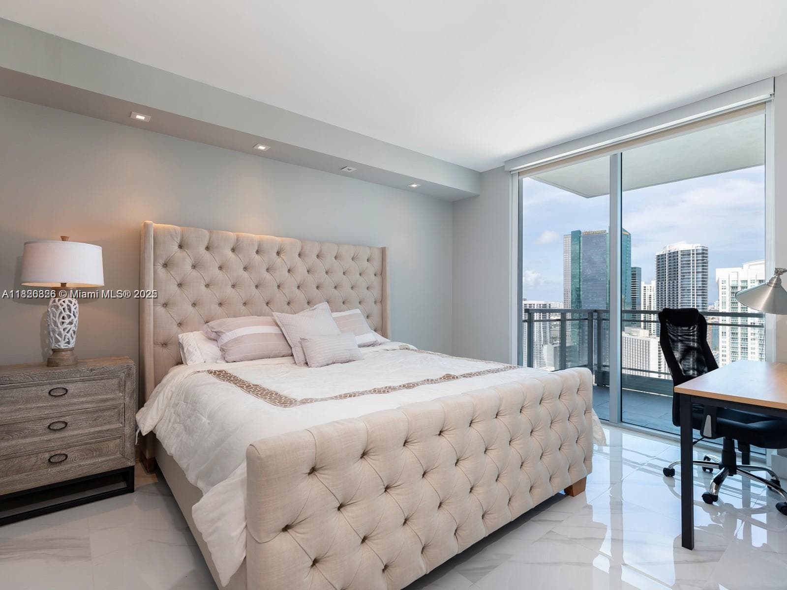 92 SW 3rd St # 3901, Miami FL 33130 — 8