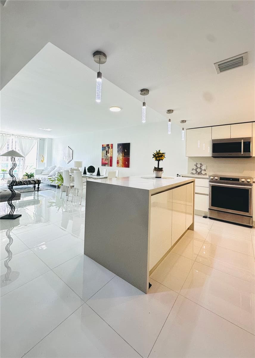 19390 Collins Ave # 911, Sunny Isles Beach FL 33160 — 19
