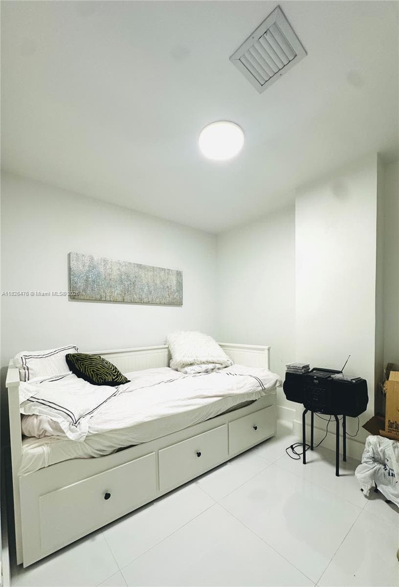 19390 Collins Ave # 911, Sunny Isles Beach FL 33160 — 25