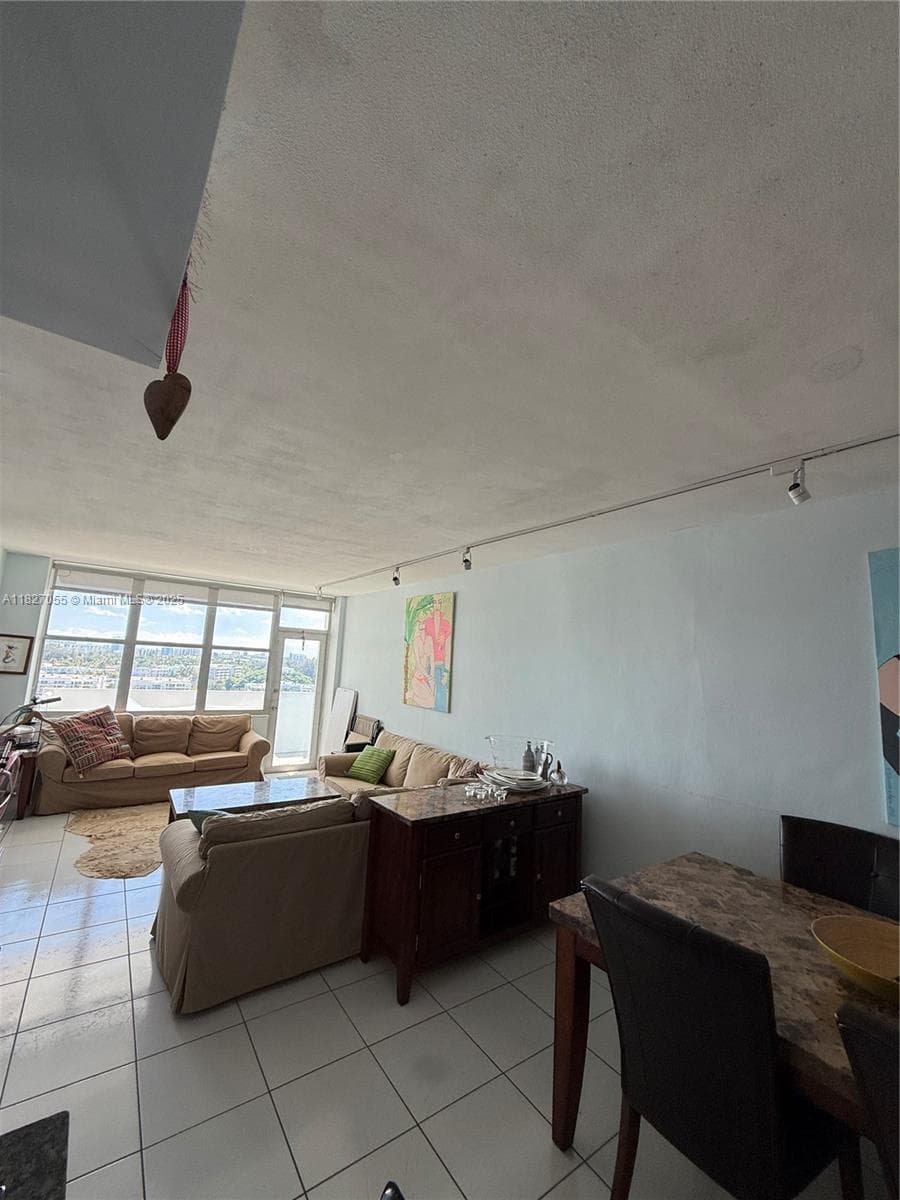 7441 Wayne Ave # 10E, Miami Beach FL 33141 — 6