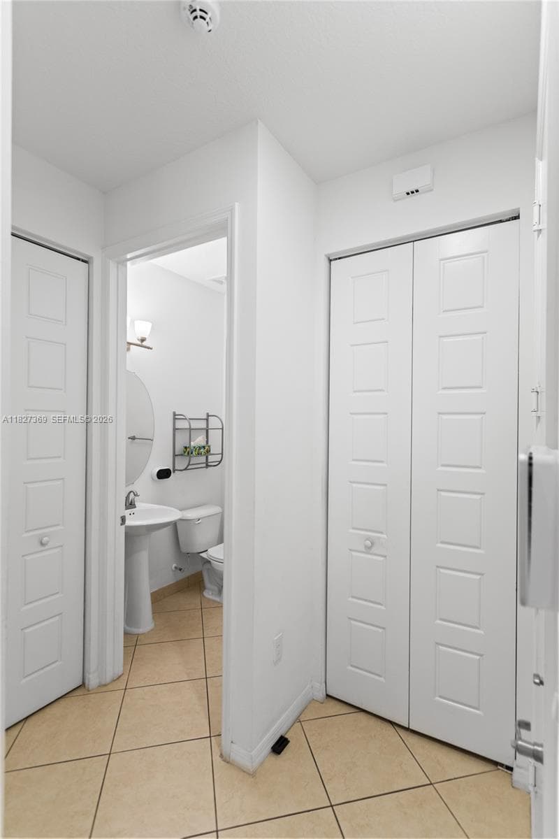 878 NE 191st St, Miami FL 33179 — 29