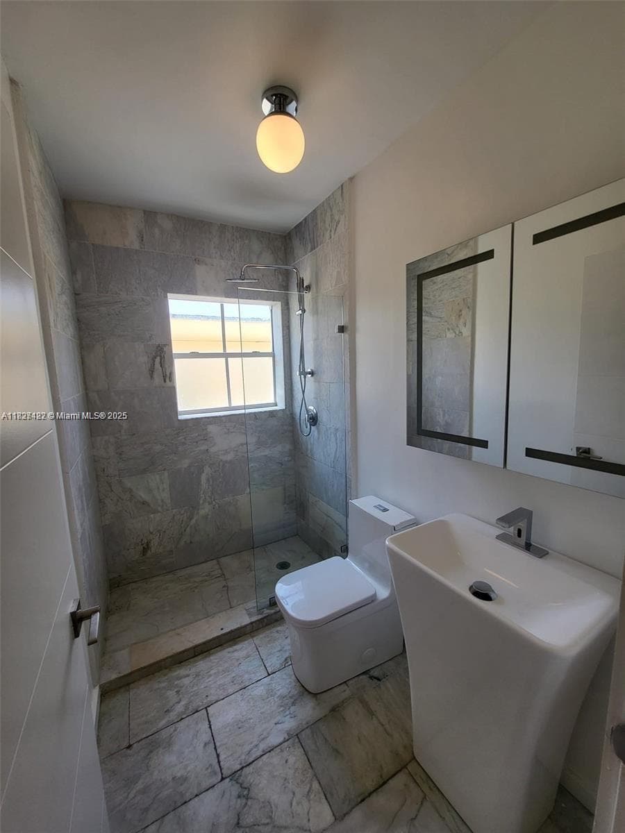 810 7th St # 206, Miami Beach FL 33139 — 6