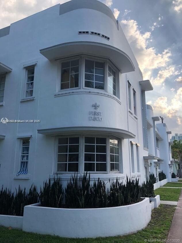 810 7th St # 206, Miami Beach FL 33139 — 7